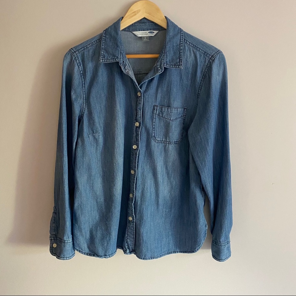 Old Navy chambray shirt, medium wash, size large
